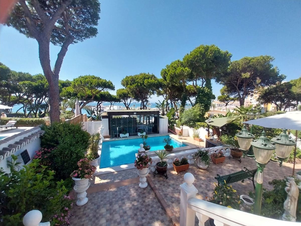 4 bedroom Finca/Country House for sale in Cabopino with pool - € 2,300,000 (Ref: 9439257)