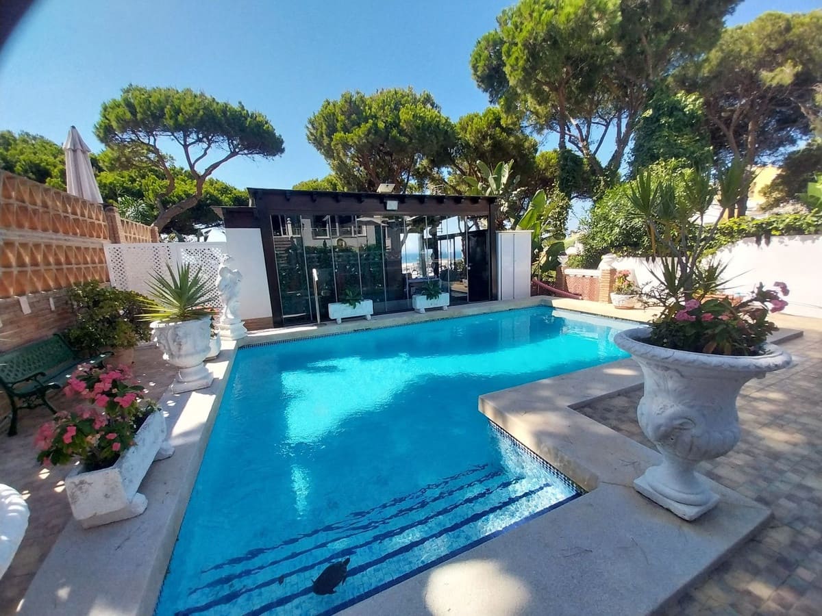 4 bedroom Finca/Country House for sale in Cabopino with pool - € 2,300,000 (Ref: 9439257)