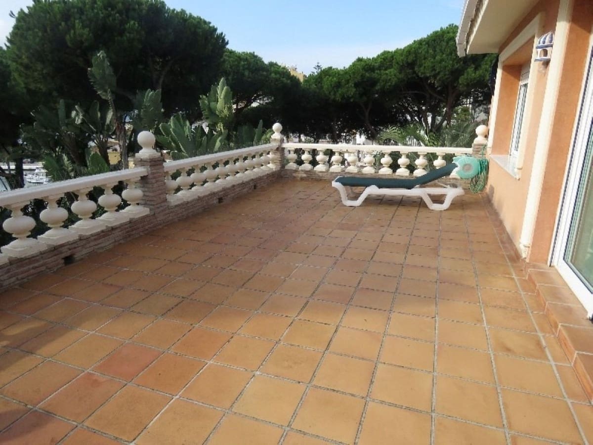 4 bedroom Finca/Country House for sale in Cabopino with pool - € 2,300,000 (Ref: 9439257)