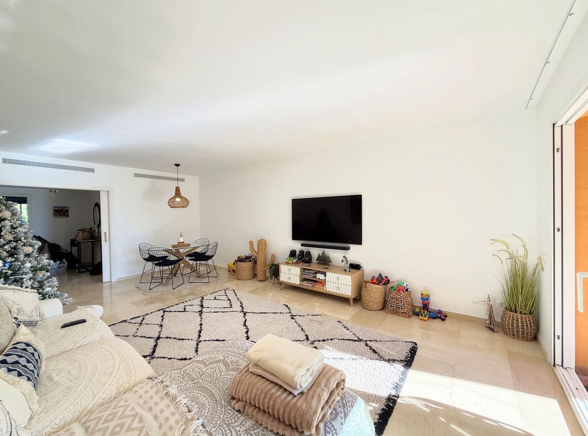 3 bedroom Apartment for sale in La Duquesa / Puerto de la Duquesa - € 595,000 (Ref: 9439266)