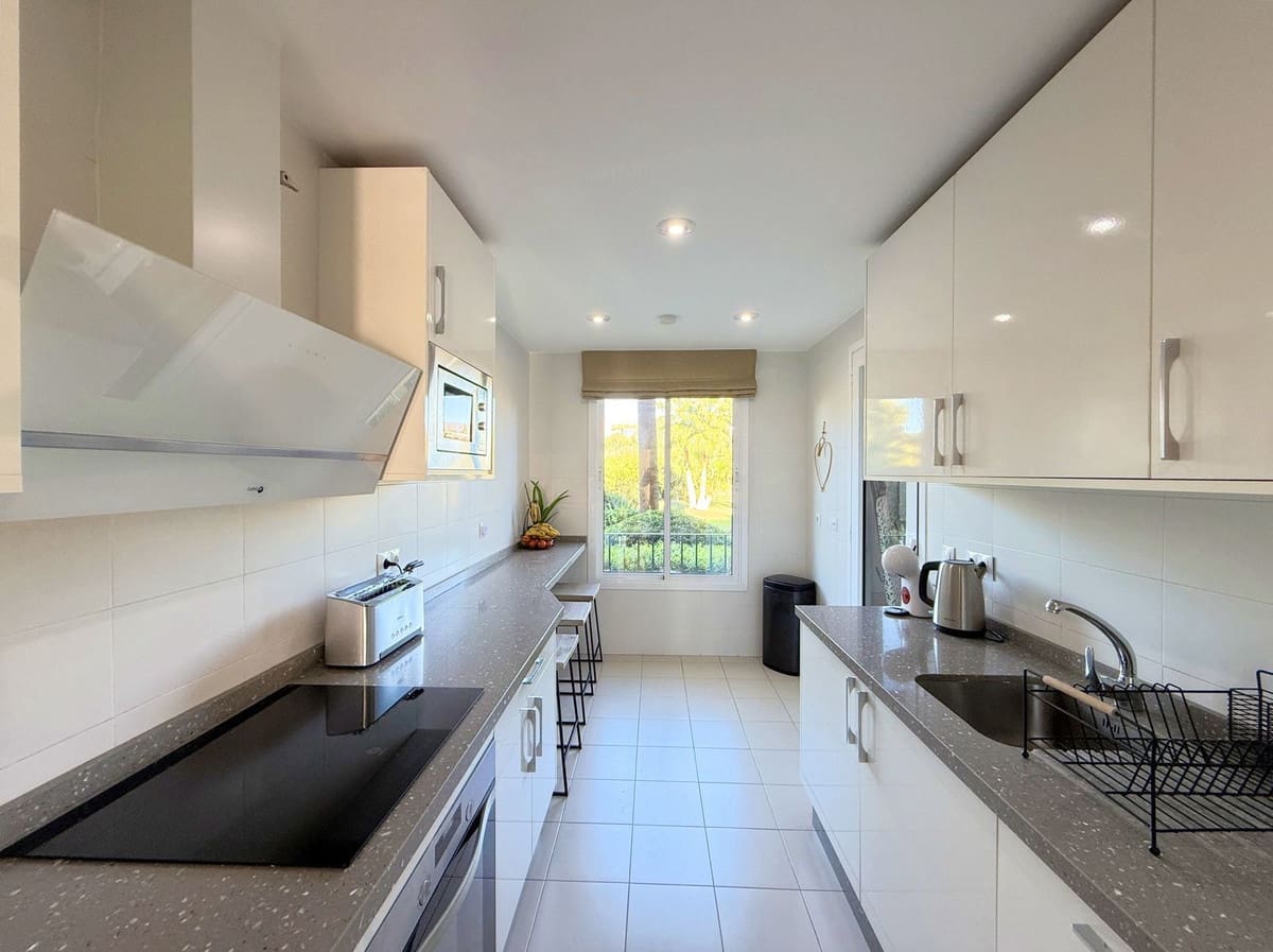 3 bedroom Apartment for sale in La Duquesa / Puerto de la Duquesa - € 595,000 (Ref: 9439266)