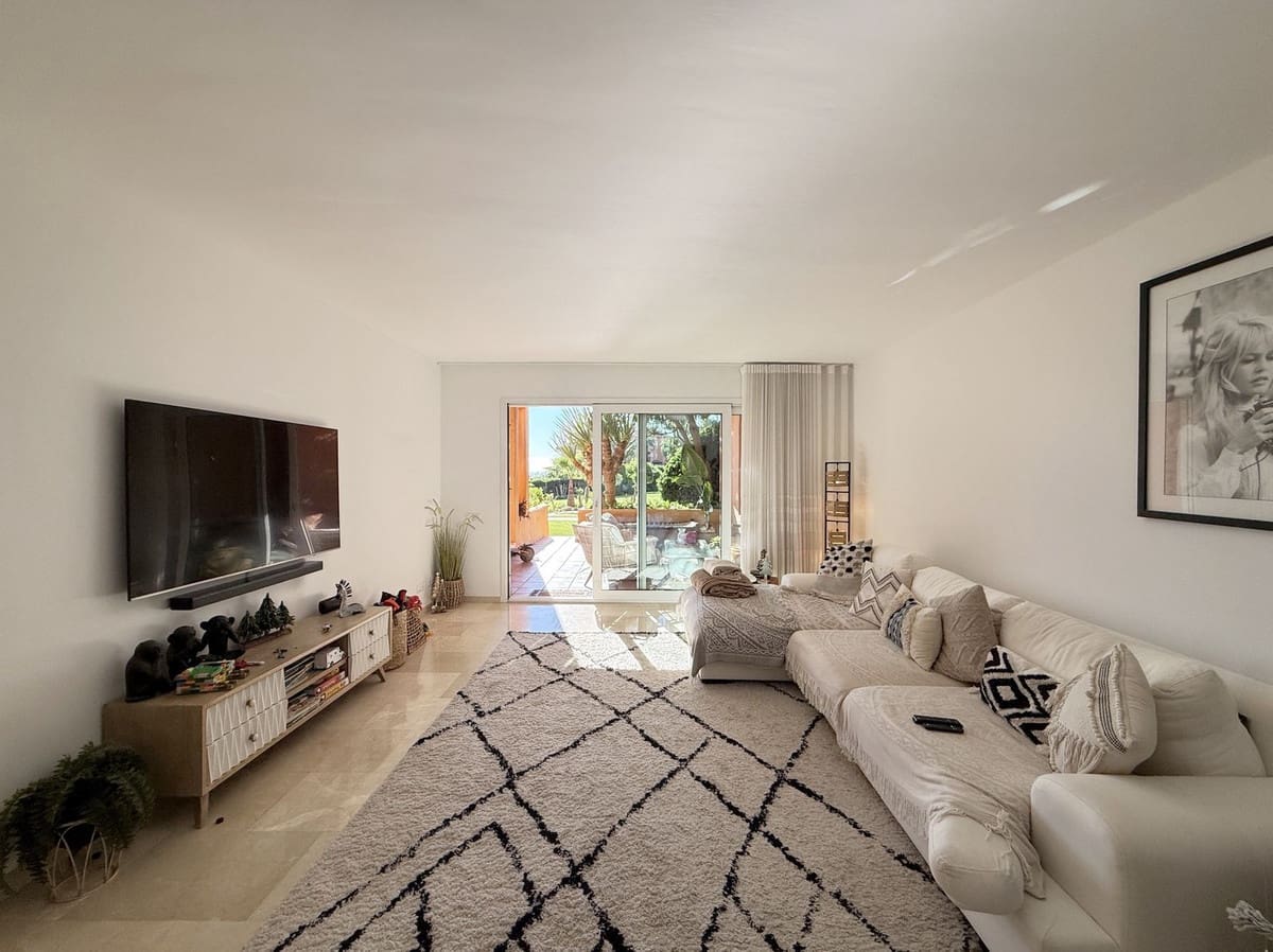 3 bedroom Apartment for sale in La Duquesa / Puerto de la Duquesa - € 595,000 (Ref: 9439266)