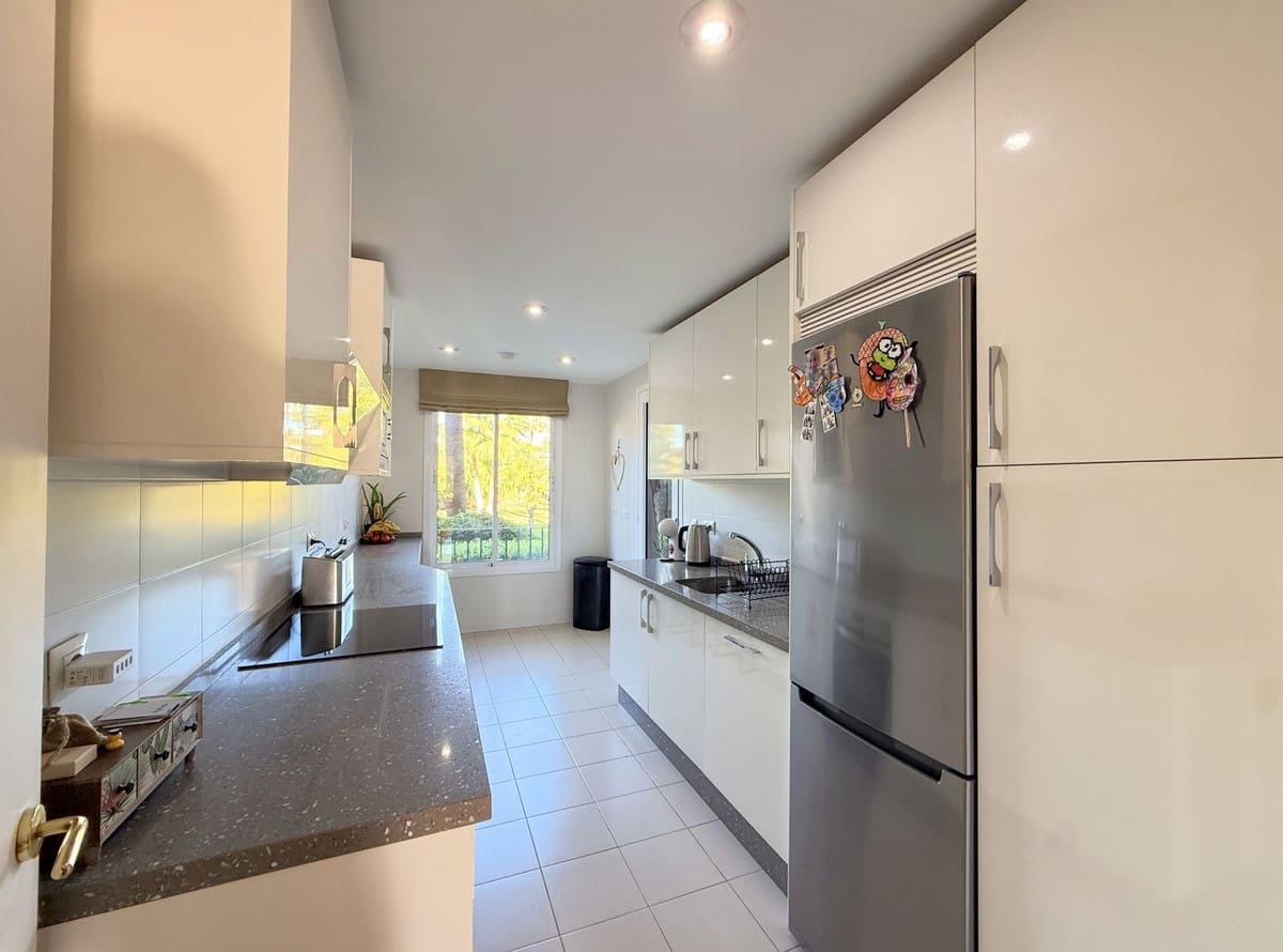 3 bedroom Apartment for sale in La Duquesa / Puerto de la Duquesa - € 595,000 (Ref: 9439266)