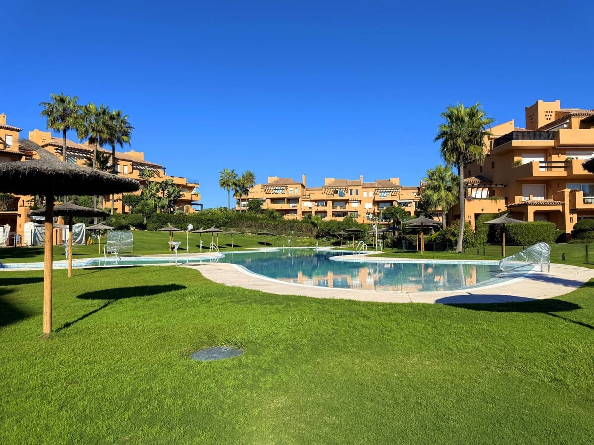 3 bedroom Apartment for sale in La Duquesa / Puerto de la Duquesa - € 595,000 (Ref: 9439266)