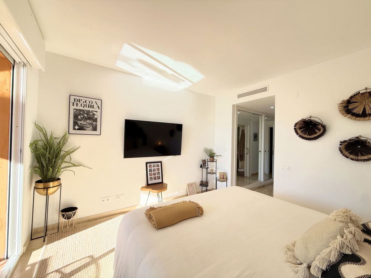 3 bedroom Apartment for sale in La Duquesa / Puerto de la Duquesa - € 595,000 (Ref: 9439266)