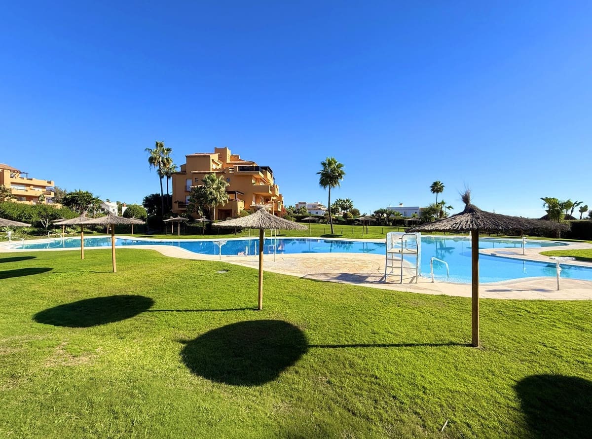 3 bedroom Apartment for sale in La Duquesa / Puerto de la Duquesa - € 595,000 (Ref: 9439266)