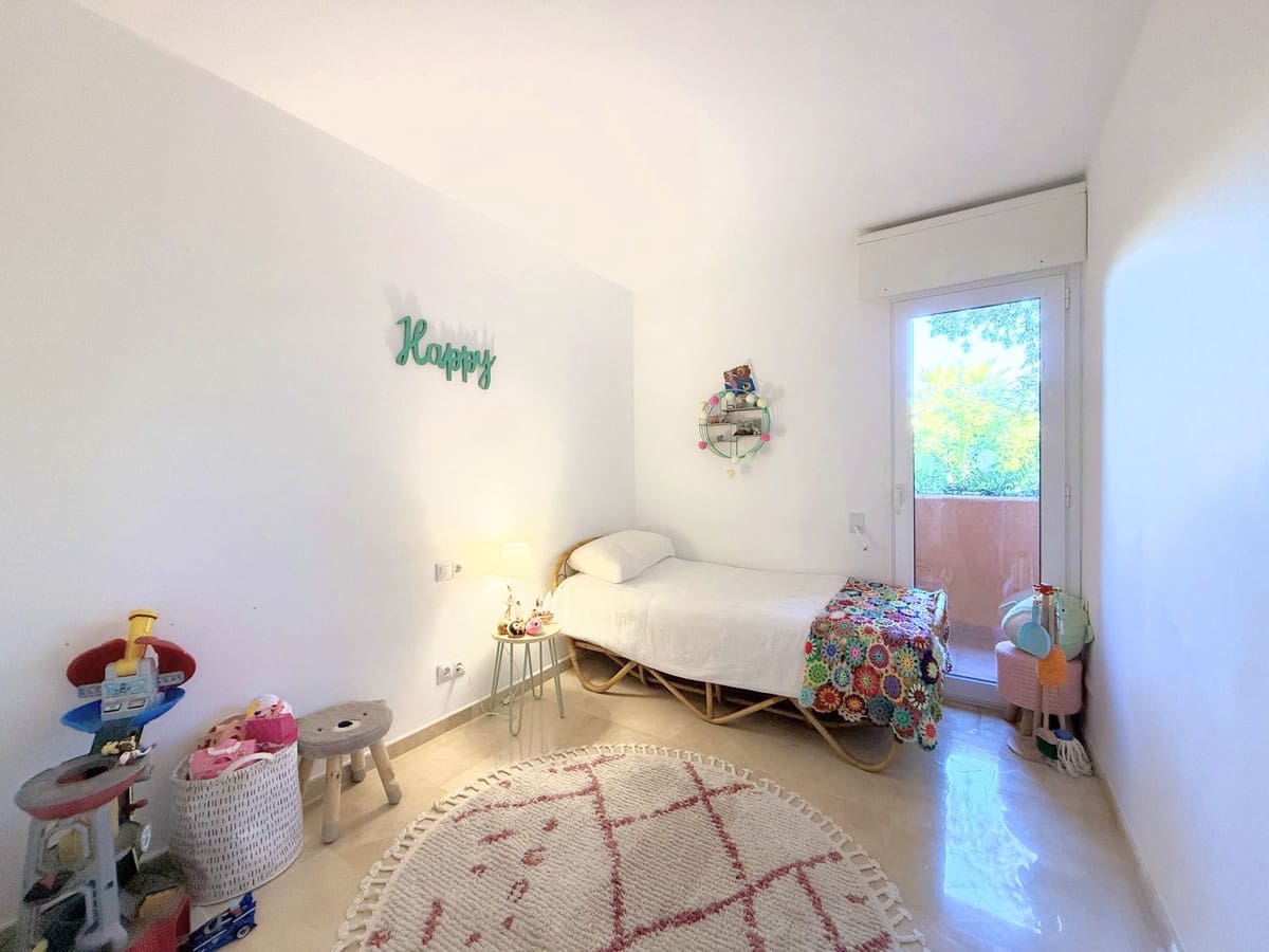 3 bedroom Apartment for sale in La Duquesa / Puerto de la Duquesa - € 595,000 (Ref: 9439266)