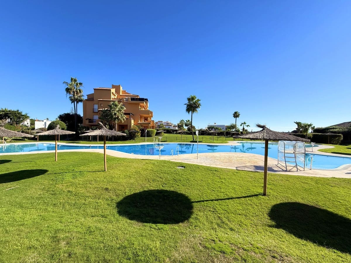 3 bedroom Apartment for sale in La Duquesa / Puerto de la Duquesa - € 595,000 (Ref: 9439266)
