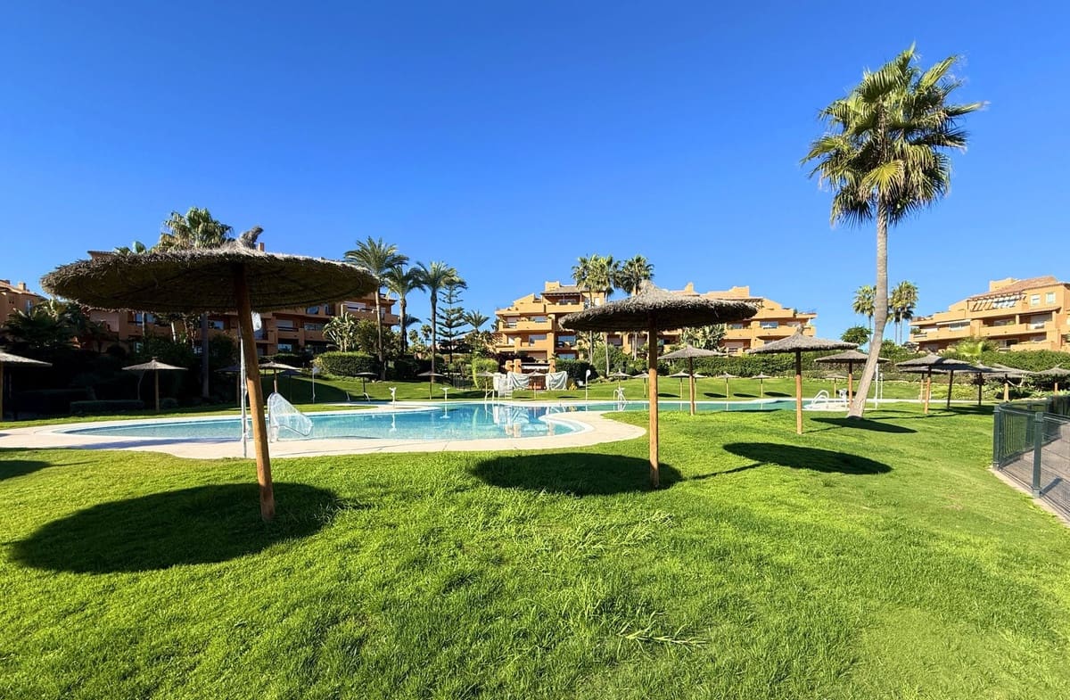 3 bedroom Apartment for sale in La Duquesa / Puerto de la Duquesa - € 595,000 (Ref: 9439266)