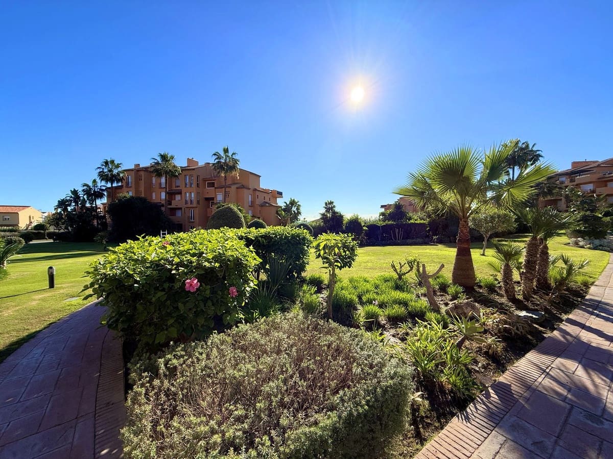 3 bedroom Apartment for sale in La Duquesa / Puerto de la Duquesa - € 595,000 (Ref: 9439266)