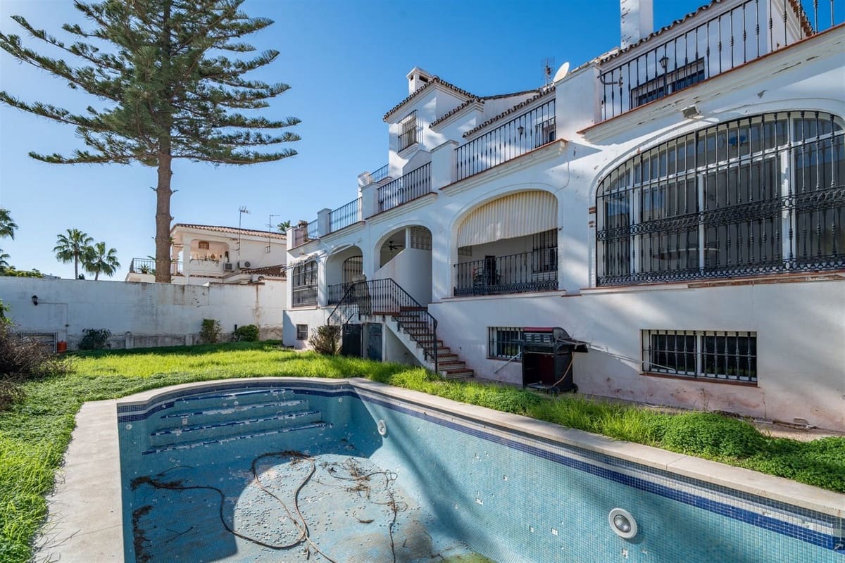 7 makuuhuone Huvila myytävänä paikassa Benalmadena - 1 295 000 € (Ref: 9439267)