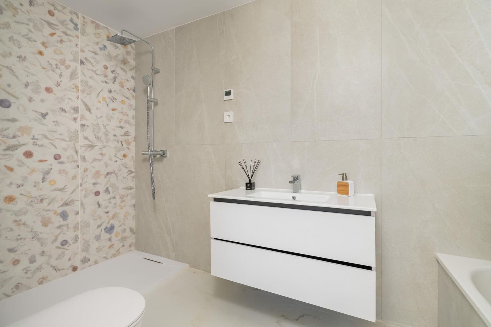 3 slaapkamer Penthouse te koop in Estepona - € 725.000 (Ref: 9439362)