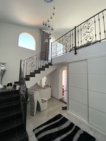 4 soveværelse Villa til salg i Cerro del Aguila, Mijas - € 990.000 (Ref: 9441085)