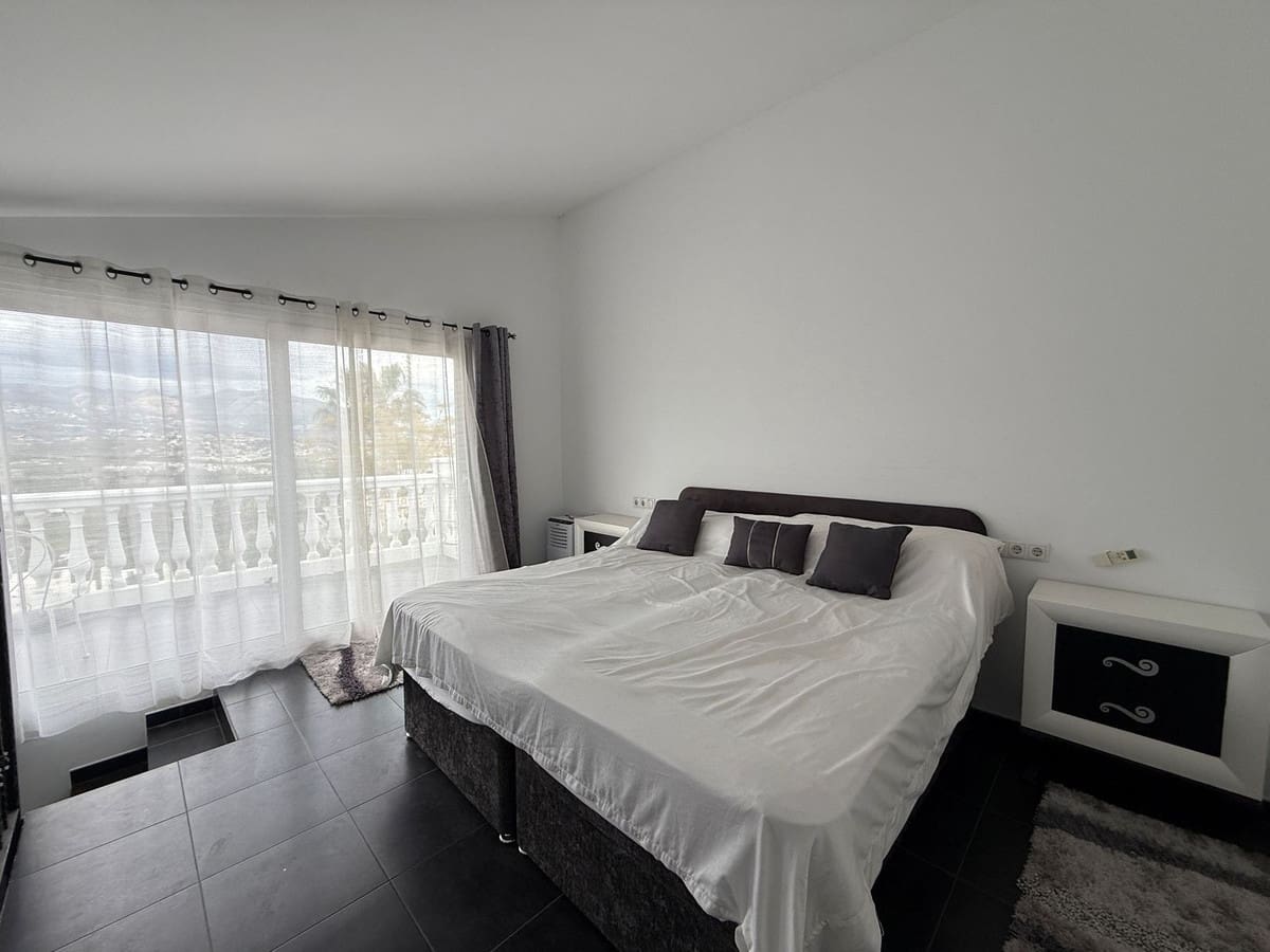 4 bedroom Villa for sale in Cerro del Aguila - € 899,000 (Ref: 9441085)