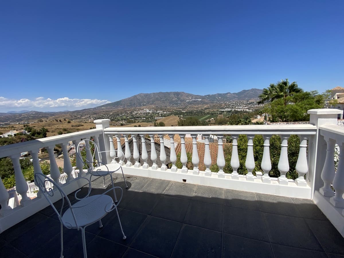 4 bedroom Villa for sale in Cerro del Aguila - € 899,000 (Ref: 9441085)