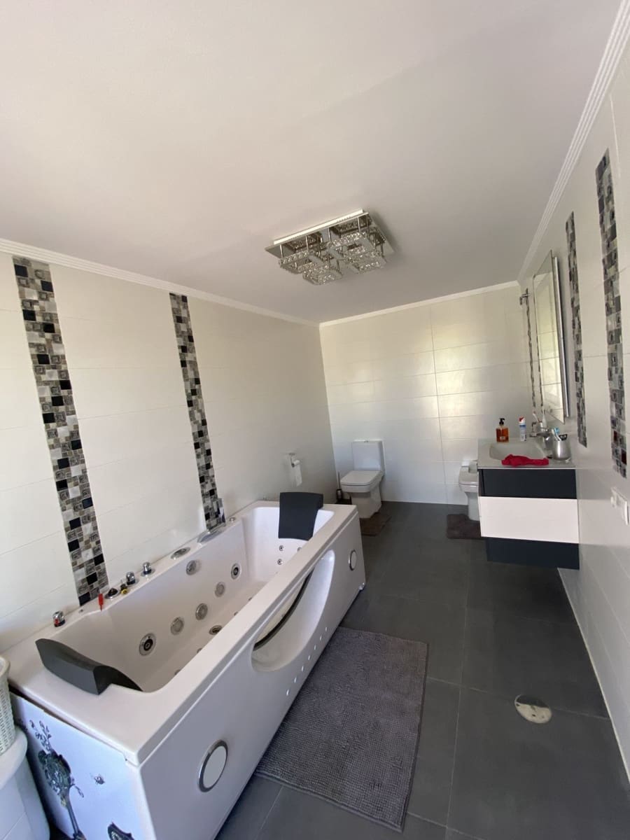 4 bedroom Villa for sale in Cerro del Aguila - € 899,000 (Ref: 9441085)