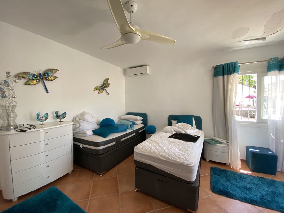 4 bedroom Villa for sale in Cerro del Aguila - € 899,000 (Ref: 9441085)