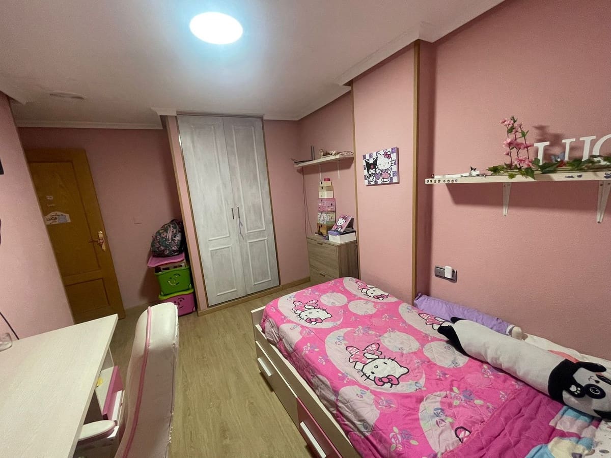 4 bedroom Apartment for sale in Torrevieja - € 277,000 (Ref: 9446654)