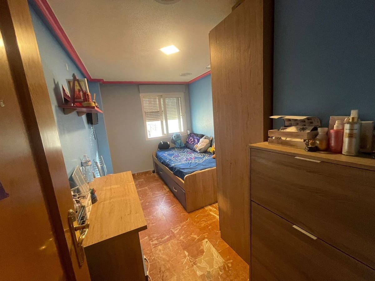 4 bedroom Apartment for sale in Torrevieja - € 277,000 (Ref: 9446654)