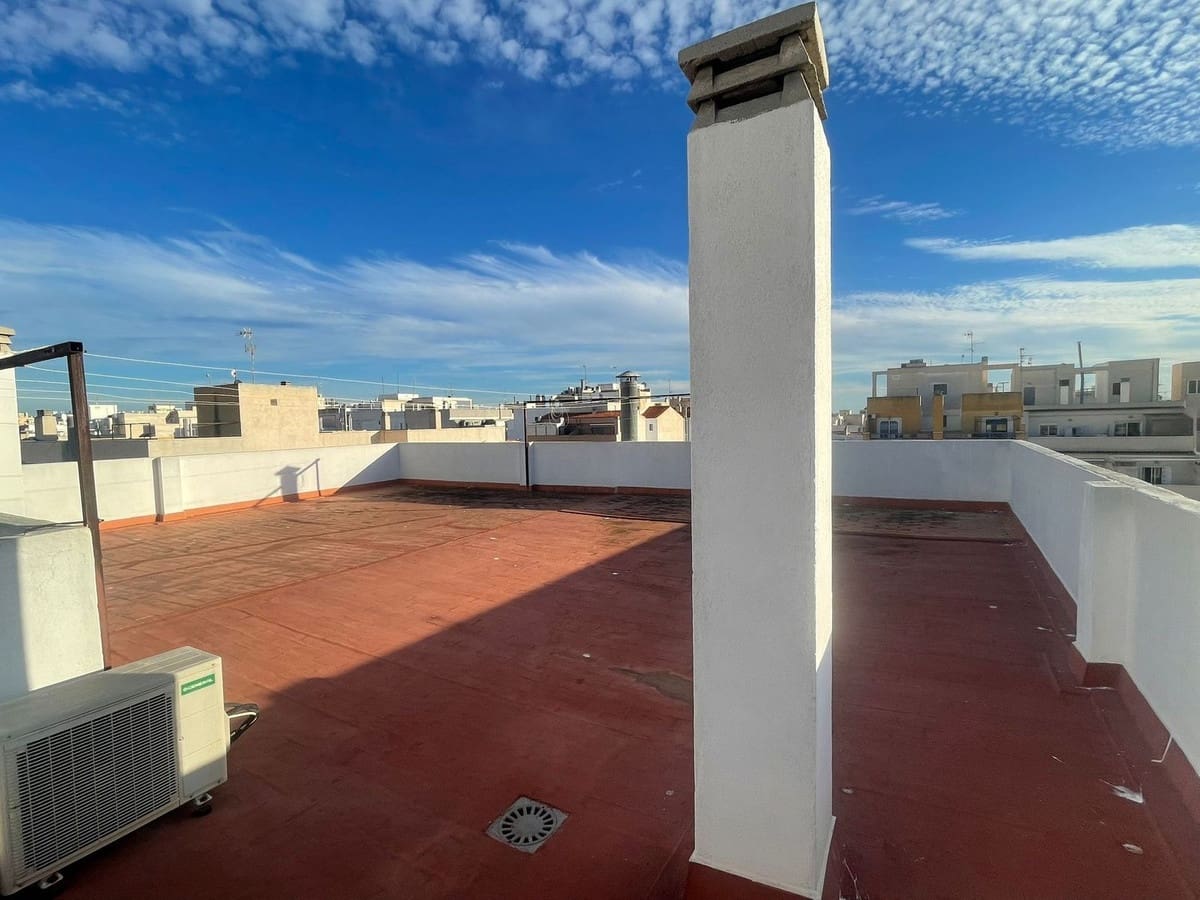 4 bedroom Apartment for sale in Torrevieja - € 277,000 (Ref: 9446654)