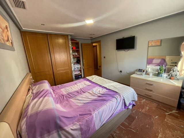 4 bedroom Apartment for sale in Las Piscinas Naturales, Torrevieja - € 277,000 (Ref: 9446654)