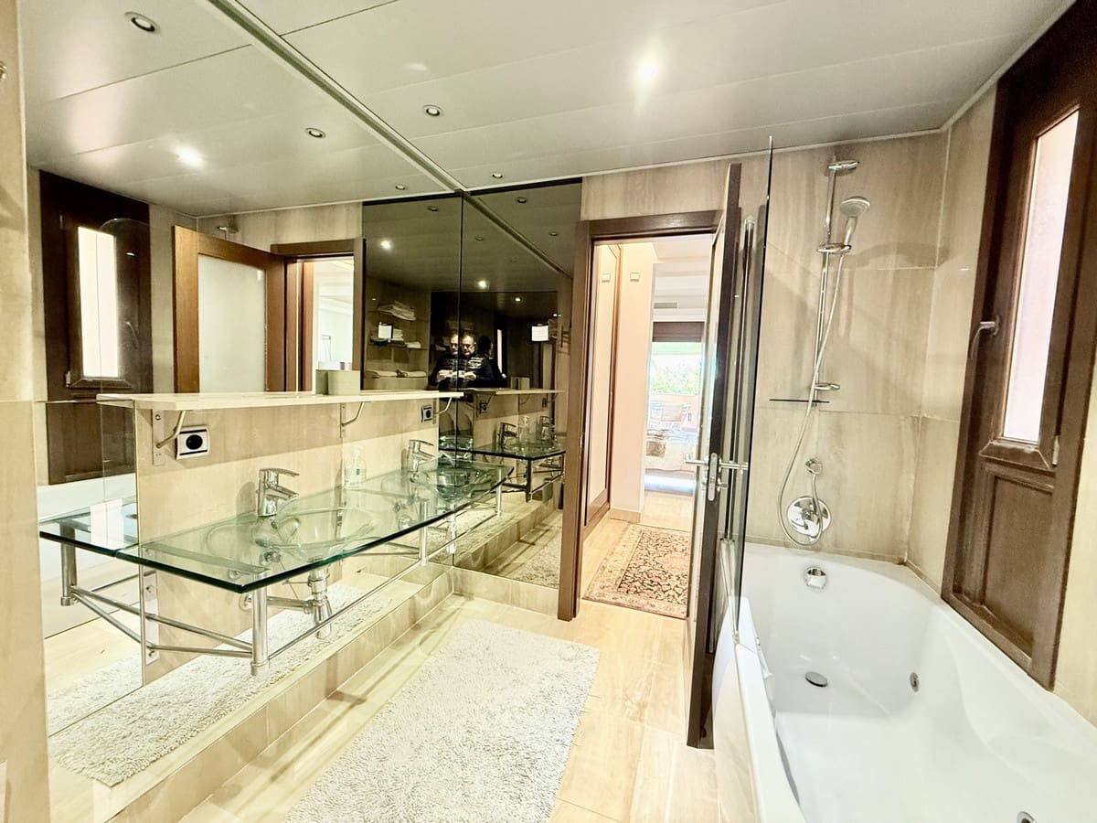 3 quarto Apartamento para venda em Estepona - 690 000 € (Ref: 9446661)