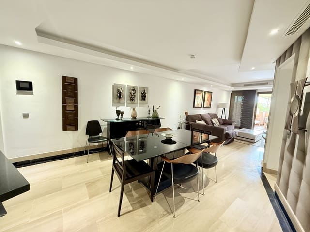 3 quarto Apartamento para venda em Parque Central, Estepona - 690 000 € (Ref: 9446661)