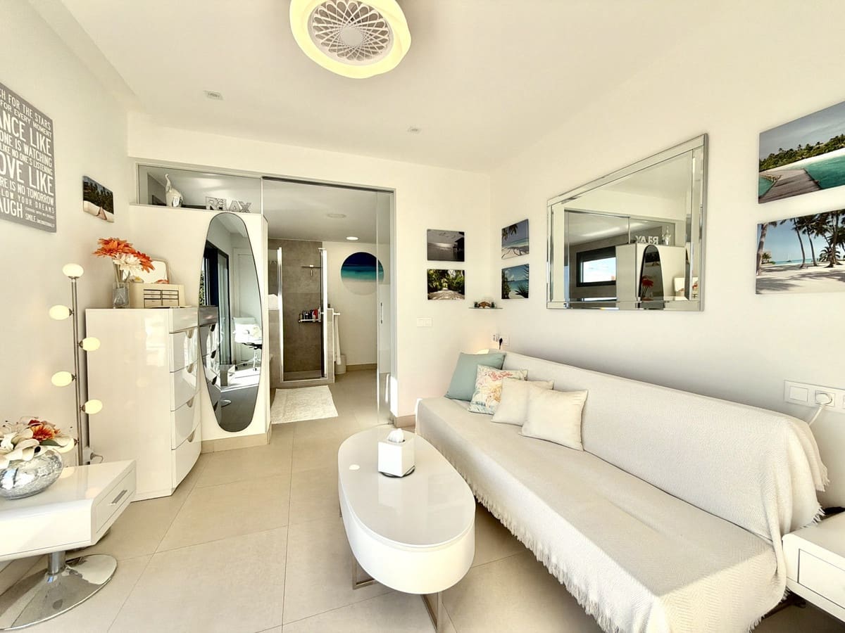 2 bedroom Penthouse for sale in La Cala de Mijas - € 995,000 (Ref: 9449942)