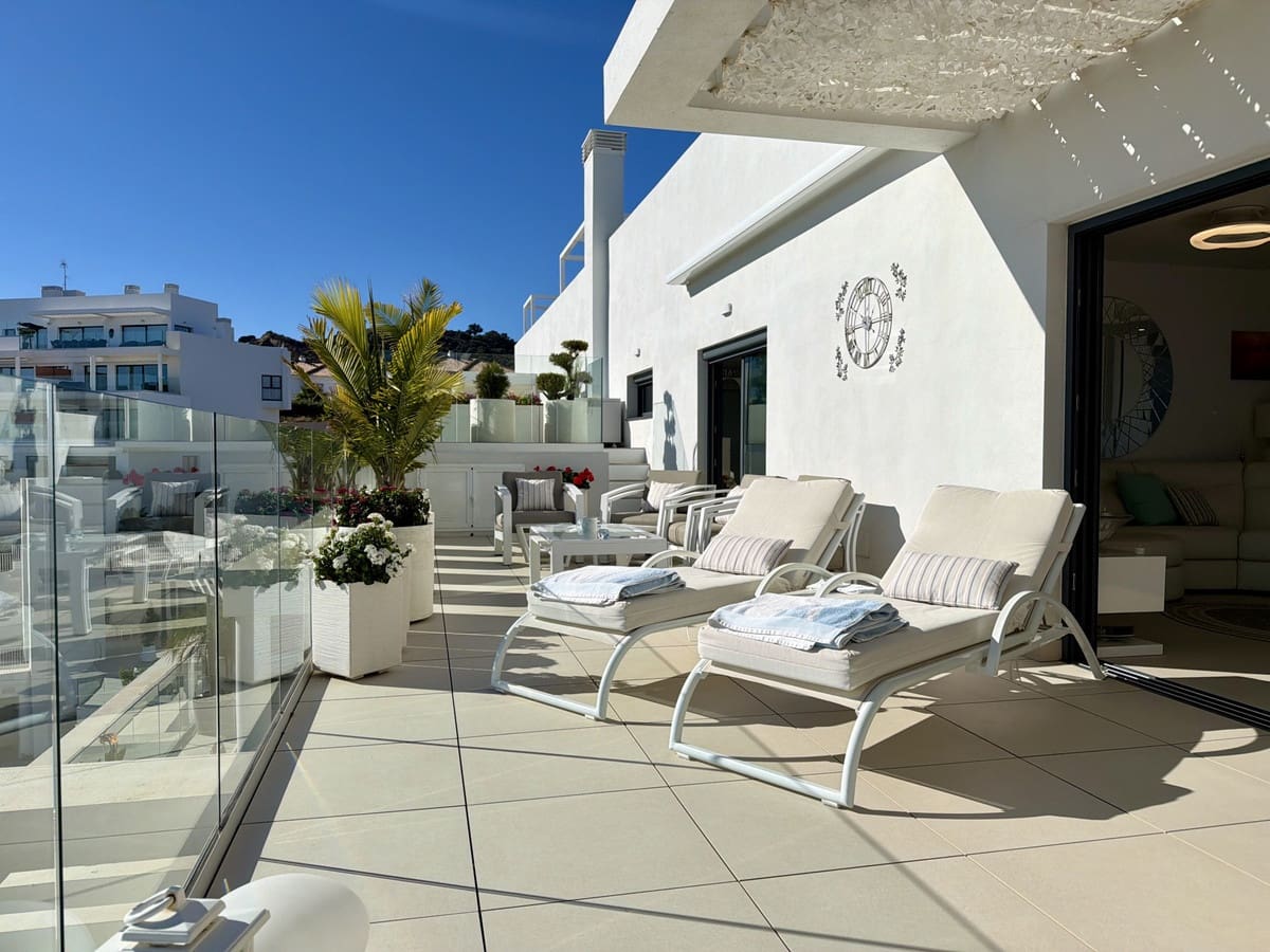 2 bedroom Penthouse for sale in La Cala de Mijas - € 995,000 (Ref: 9449942)