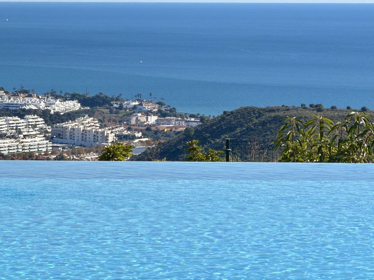 2 bedroom Penthouse for sale in La Cala de Mijas - € 995,000 (Ref: 9449942)
