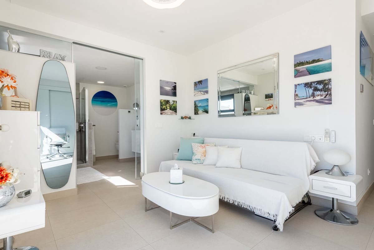 2 bedroom Penthouse for sale in La Cala de Mijas - € 995,000 (Ref: 9449942)