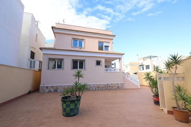 Chalet de 4 habitaciones en Orihuela Costa, Orihuela en venta - 284.900 € (Ref: 9449944)