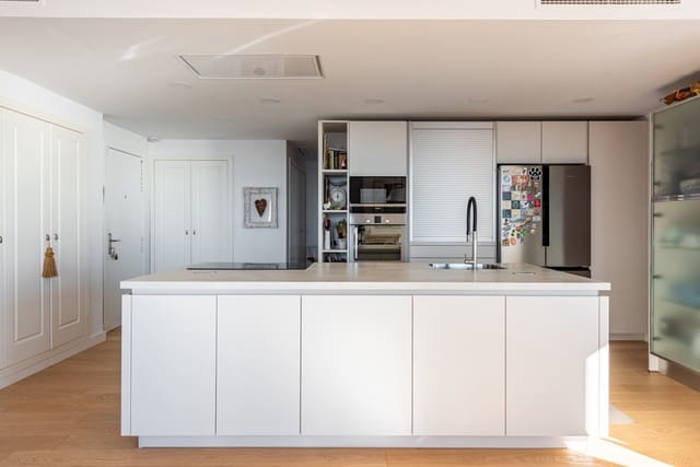 4 soveværelse Lejlighed til salg i Calahonda, Mijas - € 690.000 (Ref: 9451606)