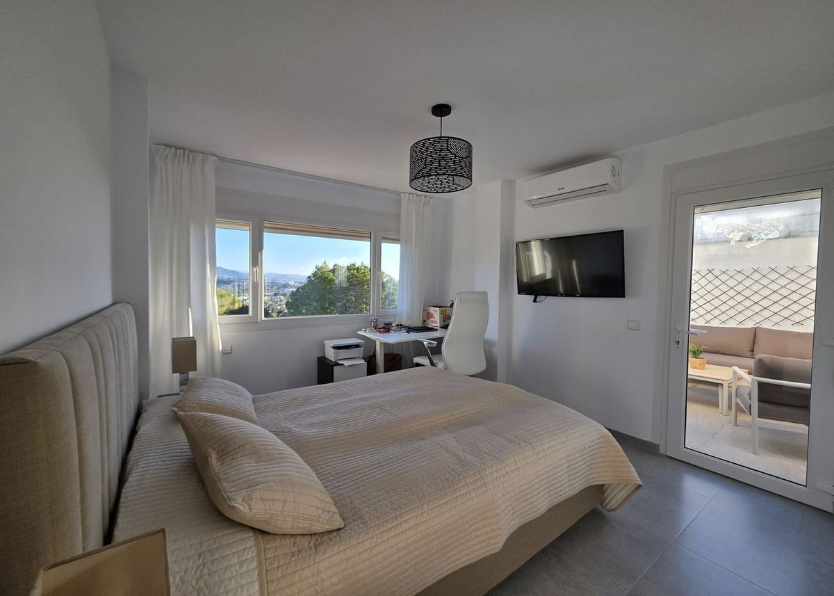 3 soveværelse Lejlighed til salg i Nueva Andalucia med garage - € 695.000 (Ref: 9451609)