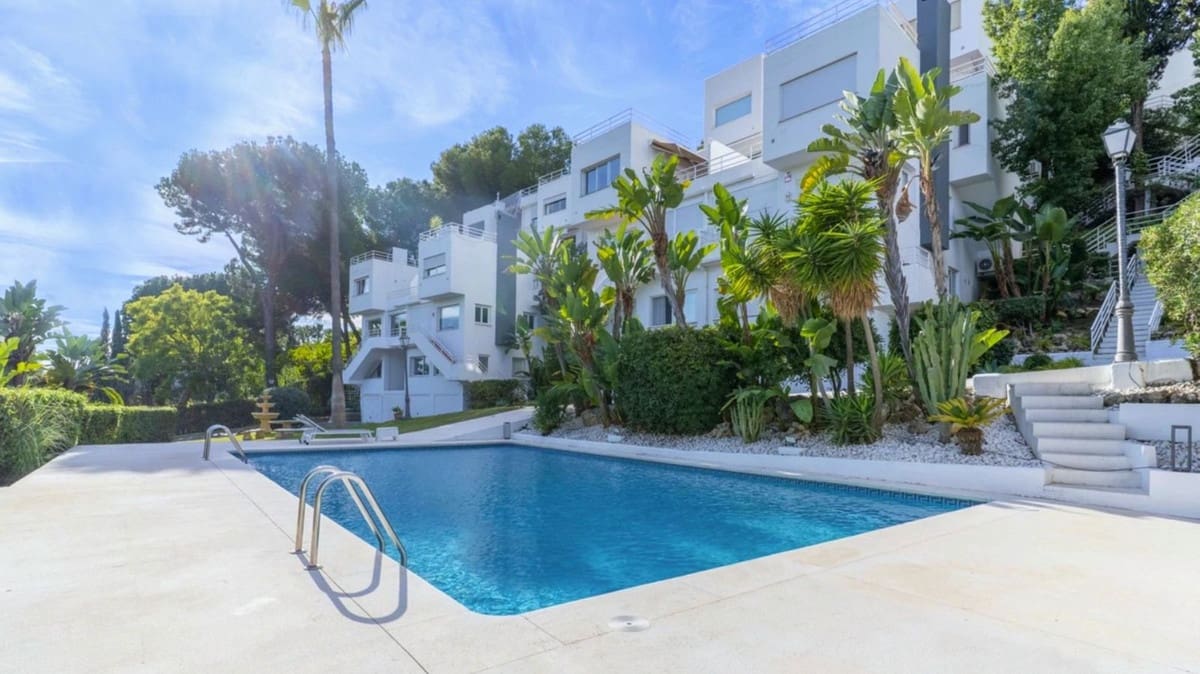 3 soveværelse Lejlighed til salg i Nueva Andalucia med garage - € 695.000 (Ref: 9451609)