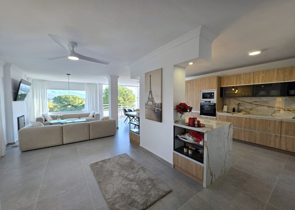 3 soveværelse Lejlighed til salg i Nueva Andalucia med garage - € 695.000 (Ref: 9451609)
