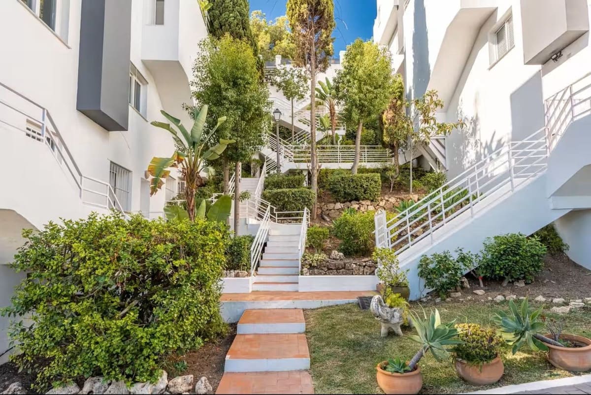 3 soveværelse Lejlighed til salg i Nueva Andalucia med garage - € 695.000 (Ref: 9451609)
