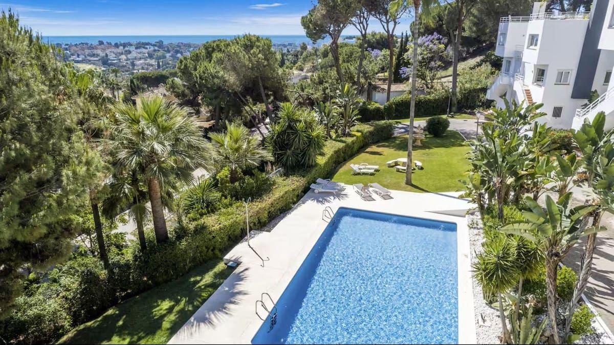 3 soveværelse Lejlighed til salg i Nueva Andalucia med garage - € 695.000 (Ref: 9451609)