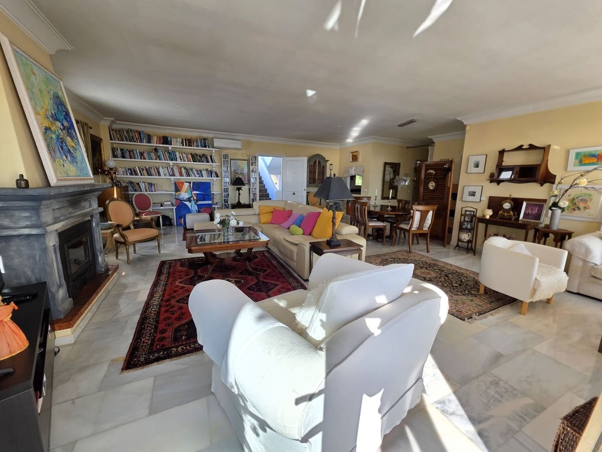 2 bedroom Apartment for sale in La Mairena - € 399,000 (Ref: 9451610)