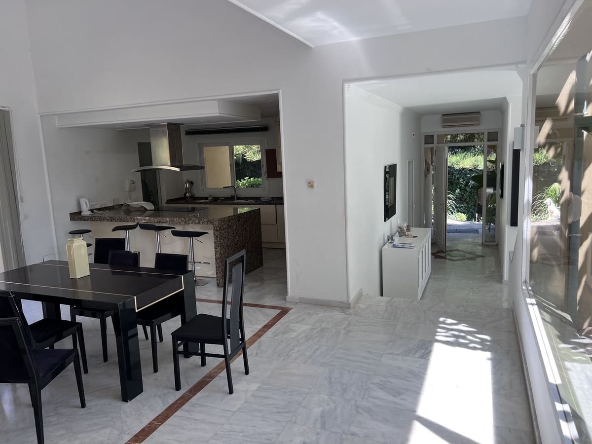 4 soverom Villa til salgs i Bahia de Marbella - € 3 995 000 (Ref: 9451616)