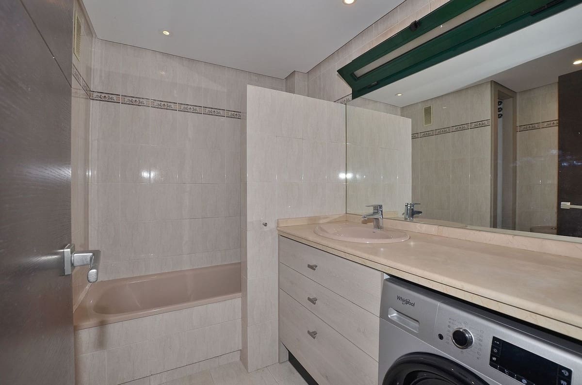 2 slaapkamer Appartement te koop in Benalmadena Costa - € 359.000 (Ref: 9460837)