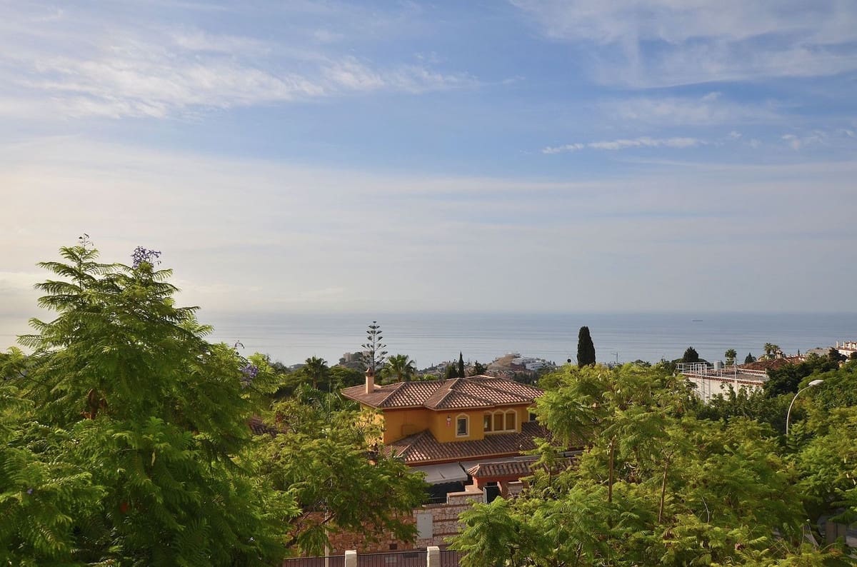 2 slaapkamer Appartement te koop in Benalmadena Costa - € 359.000 (Ref: 9460837)