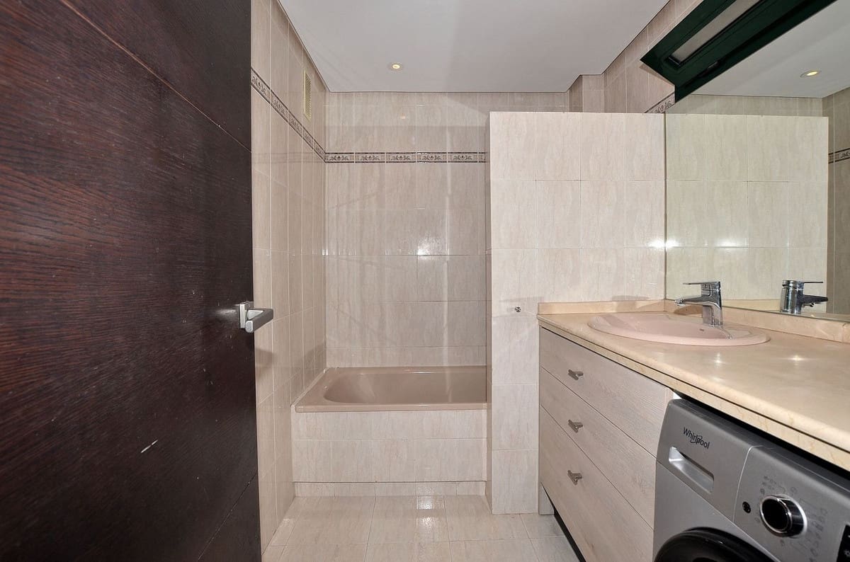 2 slaapkamer Appartement te koop in Benalmadena Costa - € 359.000 (Ref: 9460837)