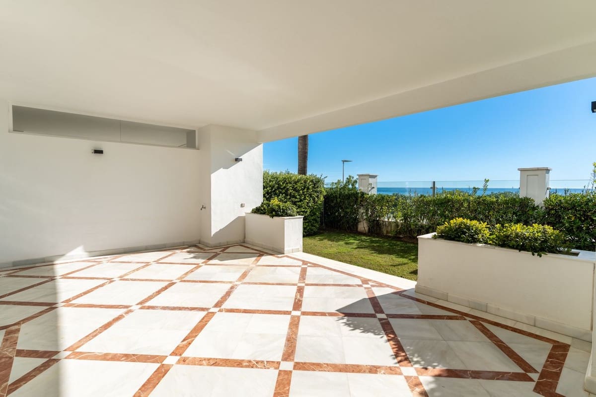 Apartamento de 2 habitaciones en Estepona en venta - 1.400.000 € (Ref: 9467878)