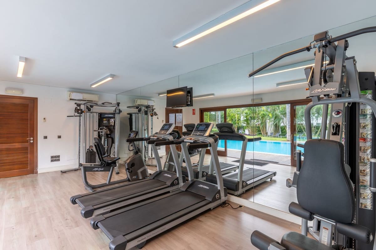 Apartamento de 2 habitaciones en Estepona en venta - 1.400.000 € (Ref: 9467878)