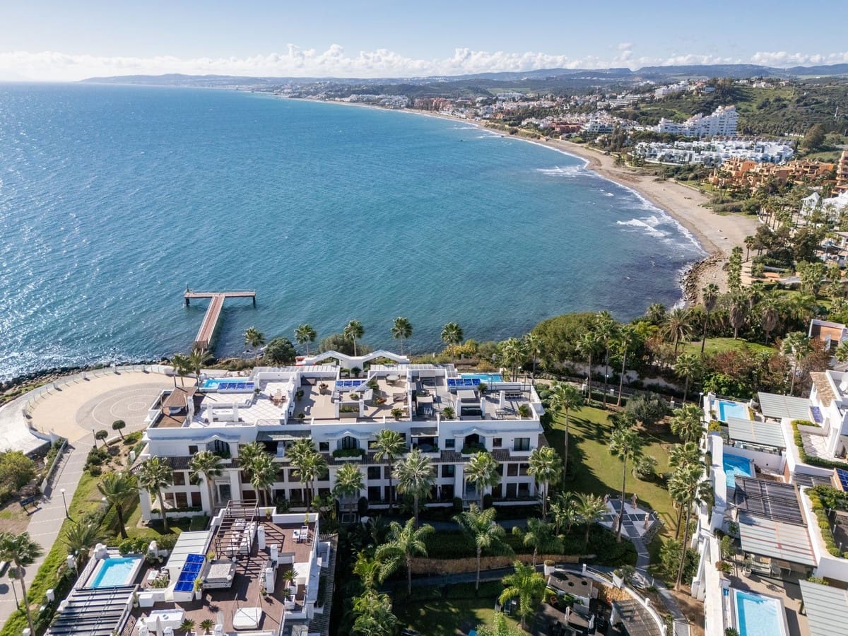 Apartamento de 2 habitaciones en Estepona en venta con garaje - 1.400.000 € (Ref: 9467878)
