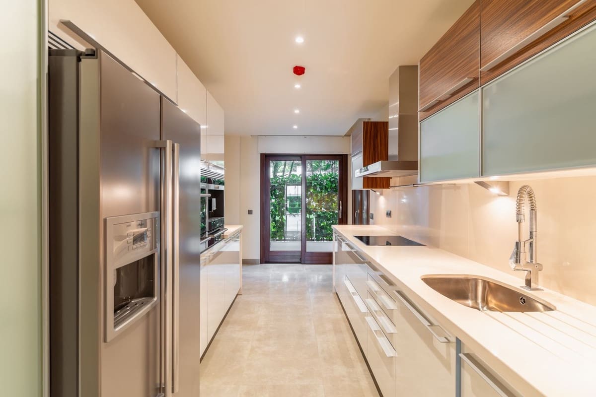 Apartamento de 2 habitaciones en Estepona en venta - 1.400.000 € (Ref: 9467879)