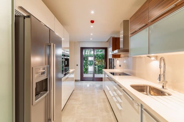 2 soverom Leilighet til salgs i Parque Central, Estepona - € 1 400 000 (Ref: 9467879)