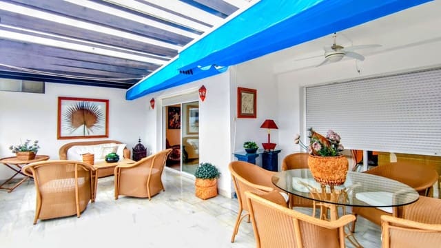 2 soveværelse Lejlighed til salg i Puerto Banus, Marbella med garage - € 749.000 (Ref: 9470144)