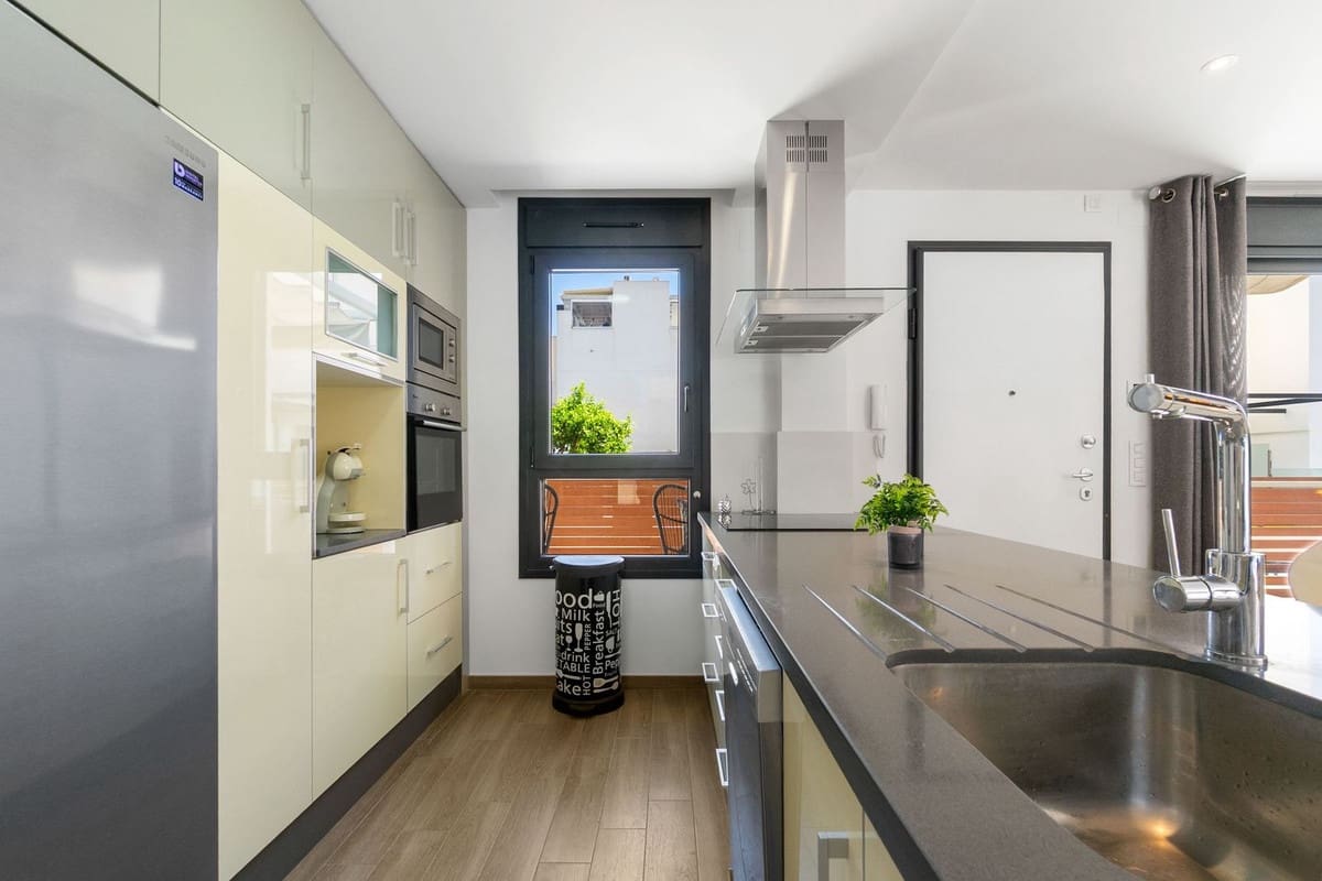 5 bedroom Villa for sale in Torrevieja - € 439,000 (Ref: 9470146)